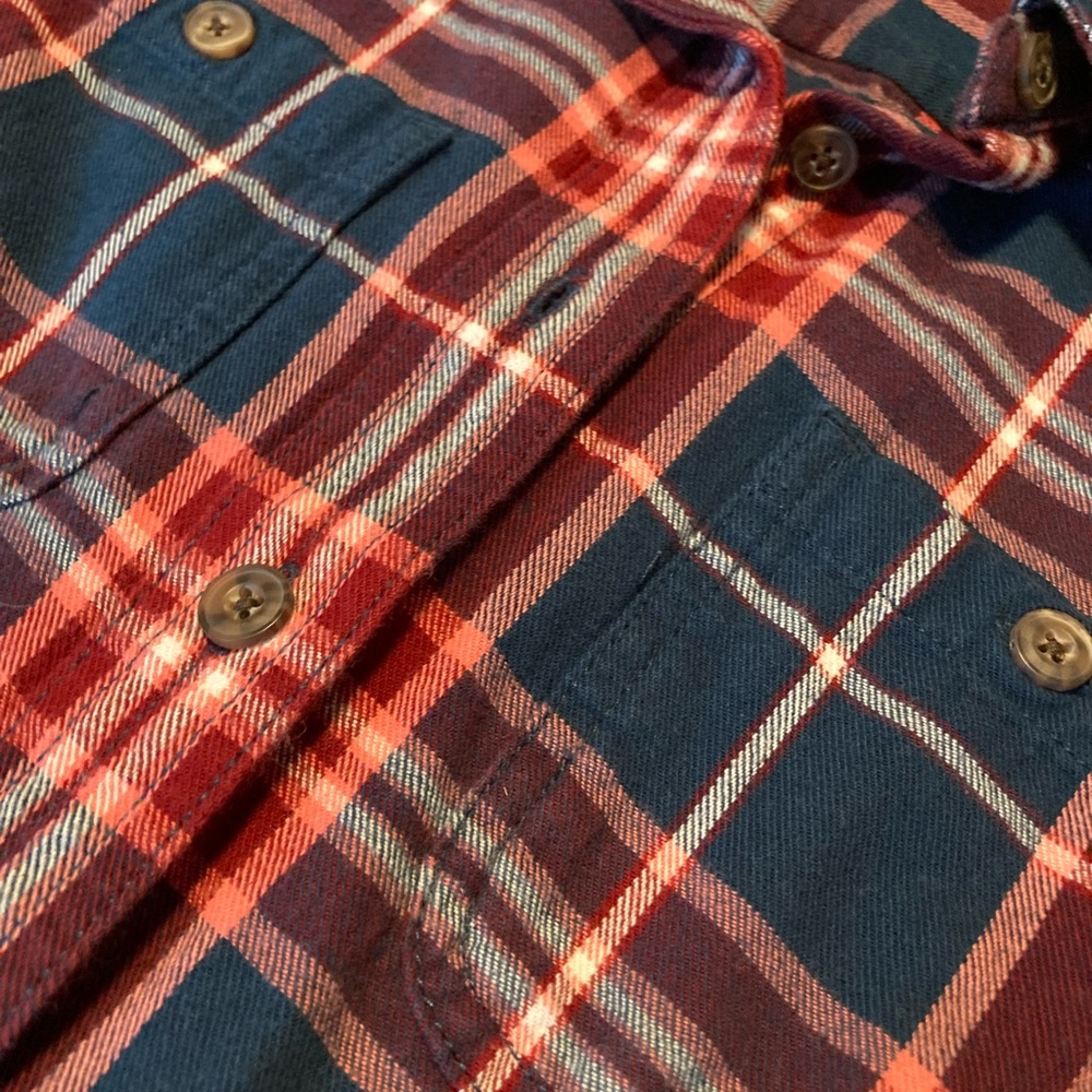 Duluth Trading Free Swingin’ Flannel - Picture 2 of 4